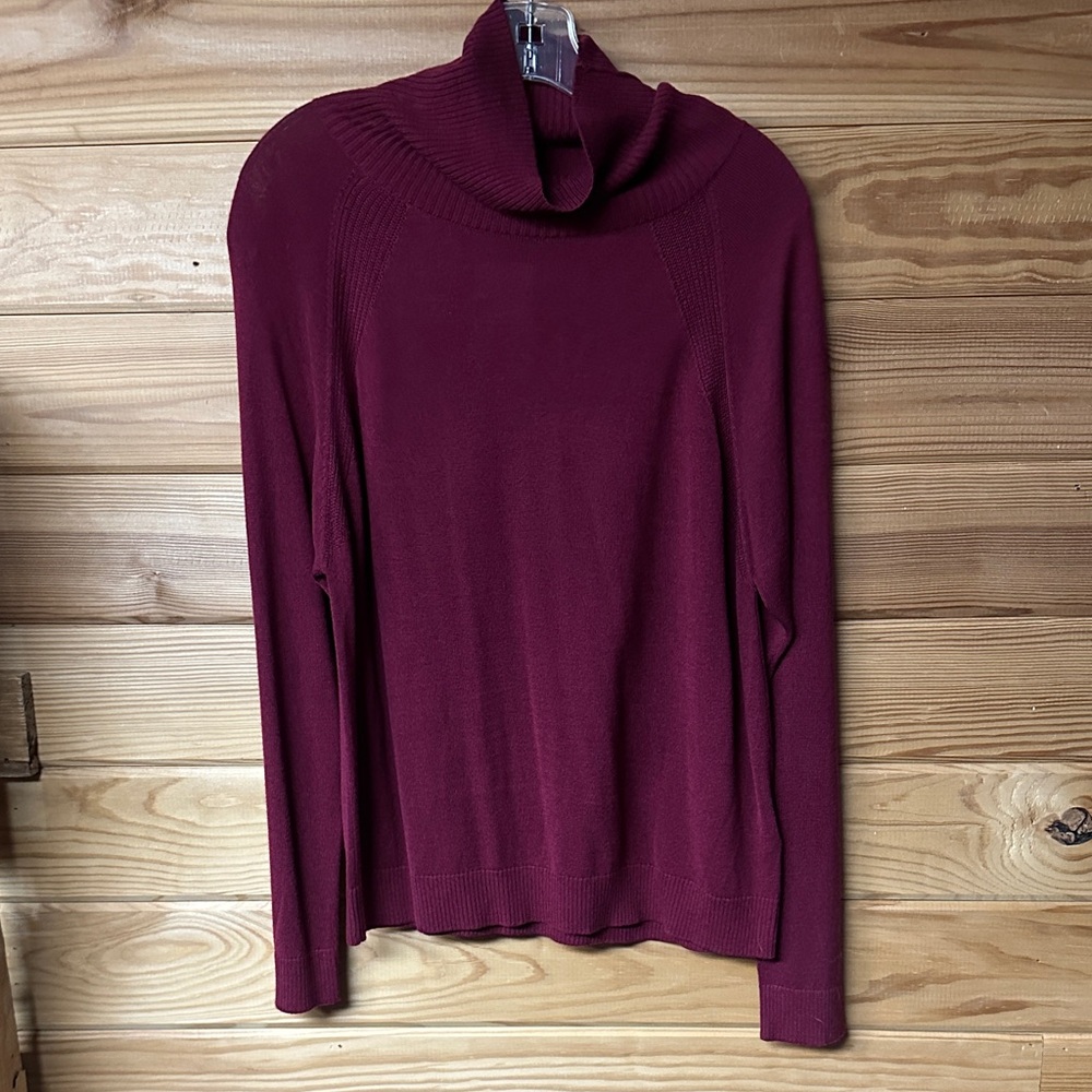 Banana Republic Women's Burgundy Turtle Neck Sweater Long Sleeve Size L